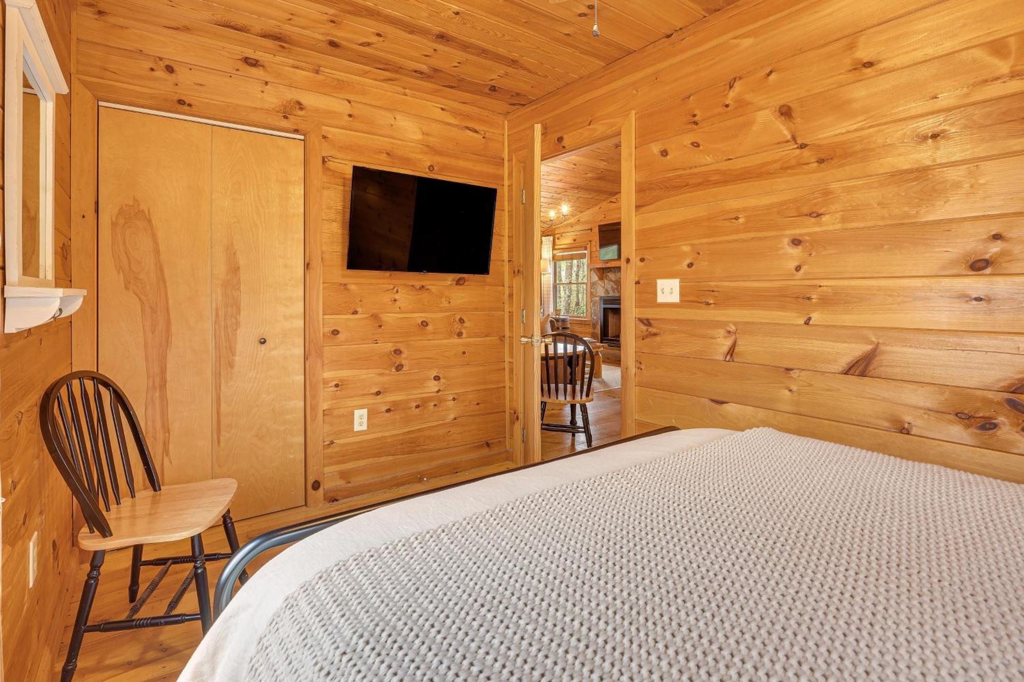 Cozy Cabin In Private Location With Hot Tub And Grill! Blue Ridge Bagian luar foto