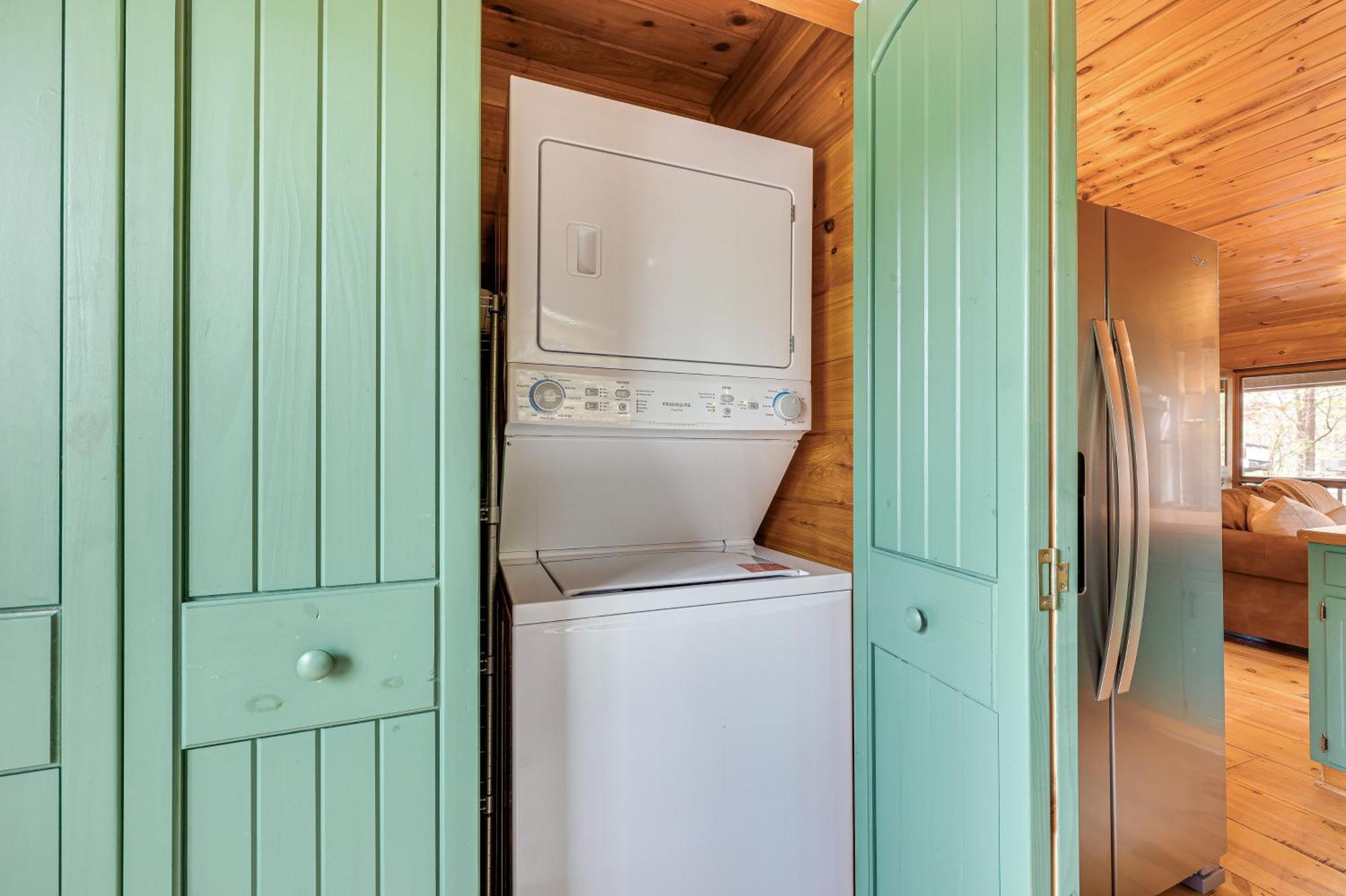 Cozy Cabin In Private Location With Hot Tub And Grill! Blue Ridge Bagian luar foto