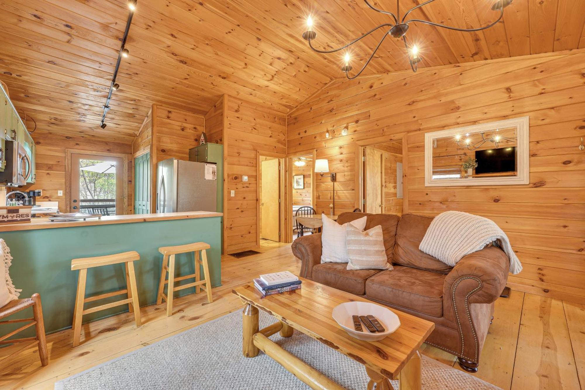 Cozy Cabin In Private Location With Hot Tub And Grill! Blue Ridge Bagian luar foto