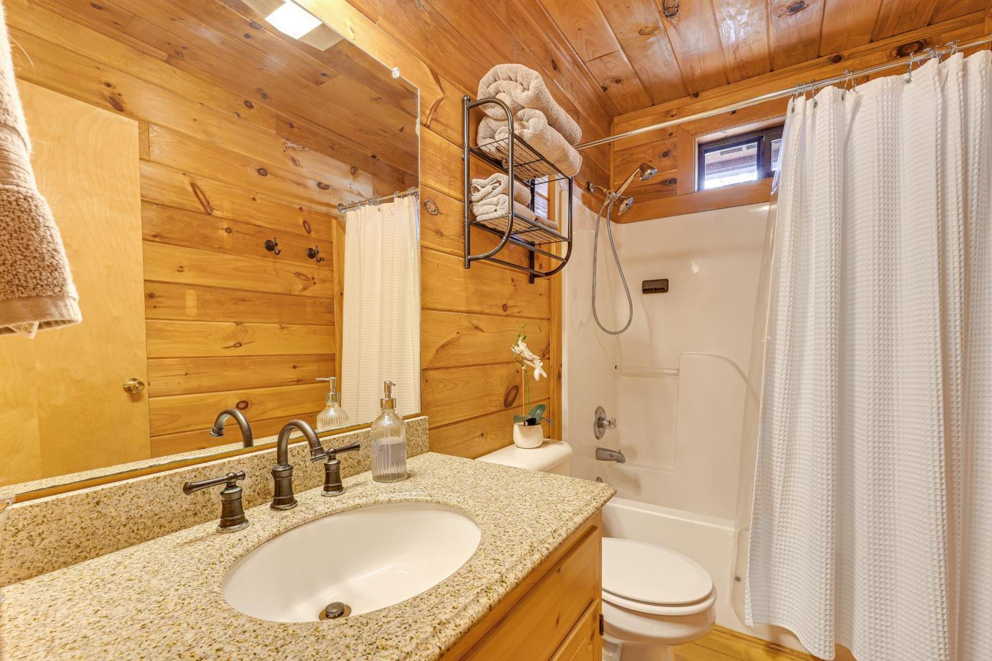 Cozy Cabin In Private Location With Hot Tub And Grill! Blue Ridge Bagian luar foto