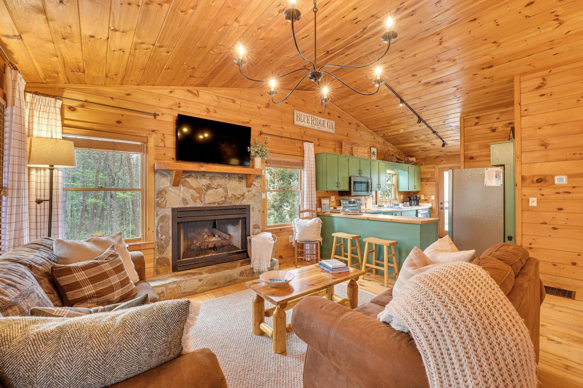 Cozy Cabin In Private Location With Hot Tub And Grill! Blue Ridge Bagian luar foto
