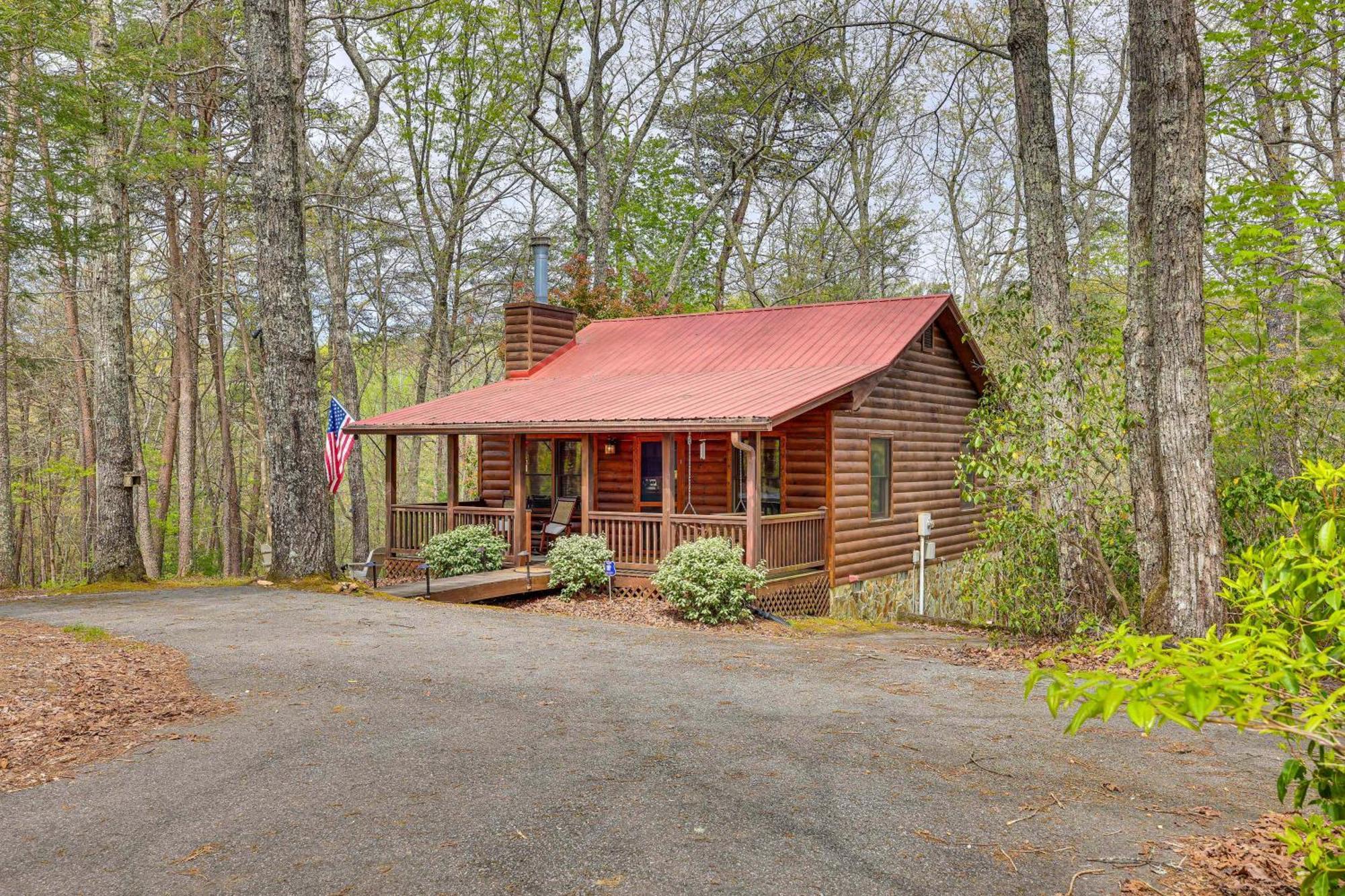 Cozy Cabin In Private Location With Hot Tub And Grill! Blue Ridge Bagian luar foto
