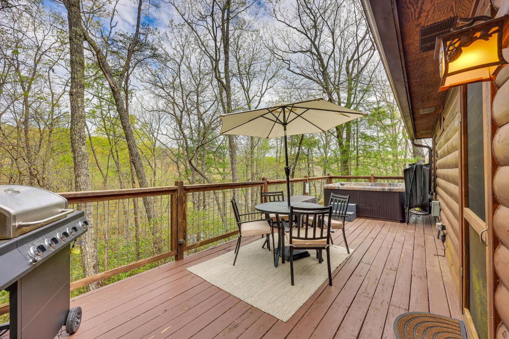 Cozy Cabin In Private Location With Hot Tub And Grill! Blue Ridge Bagian luar foto