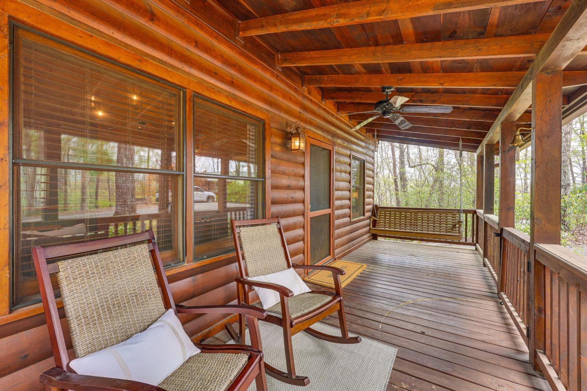 Cozy Cabin In Private Location With Hot Tub And Grill! Blue Ridge Bagian luar foto