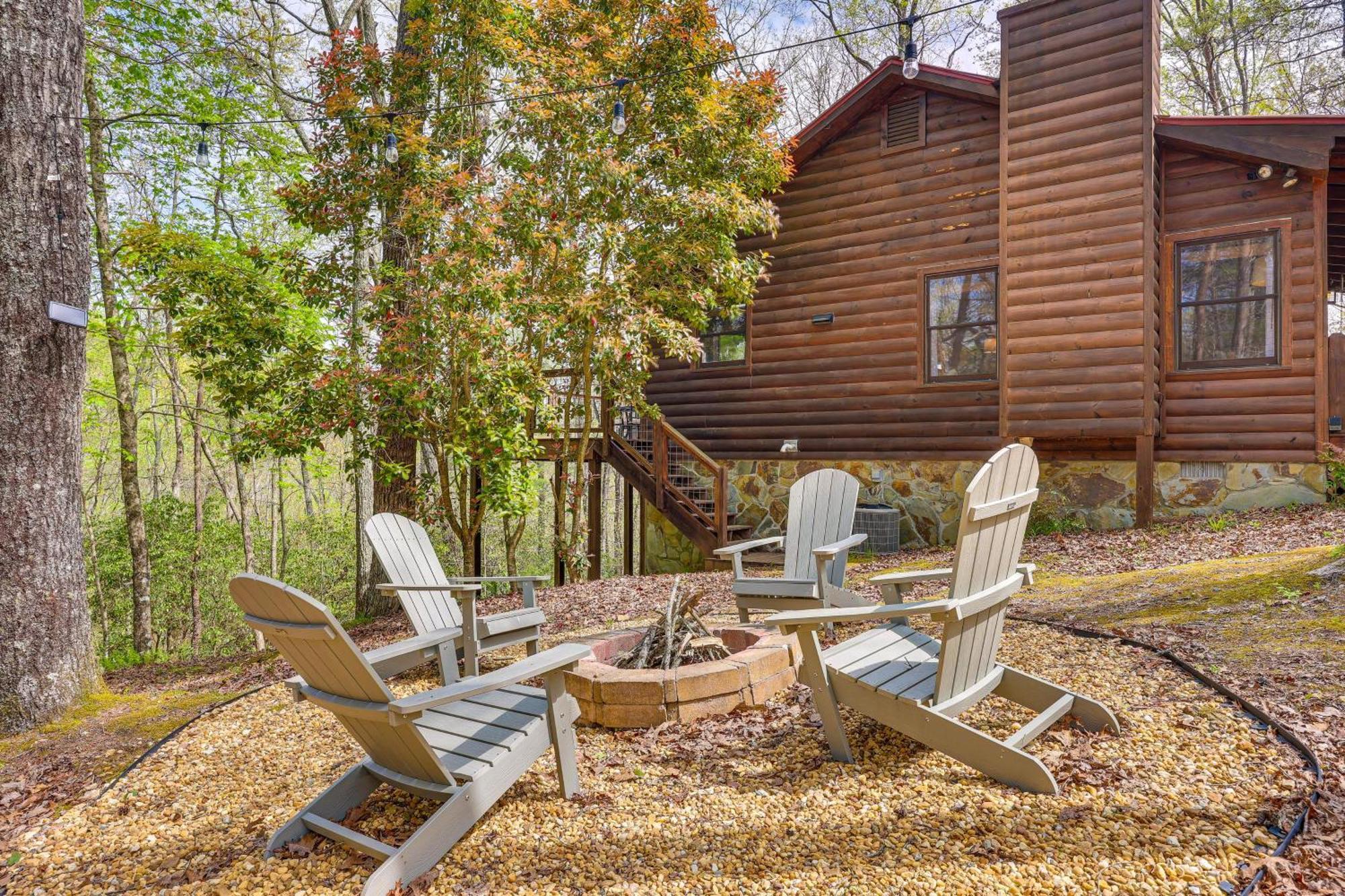 Cozy Cabin In Private Location With Hot Tub And Grill! Blue Ridge Bagian luar foto